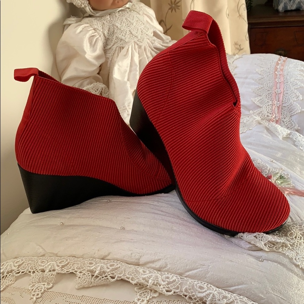 Red booties - Picture 2 of 5